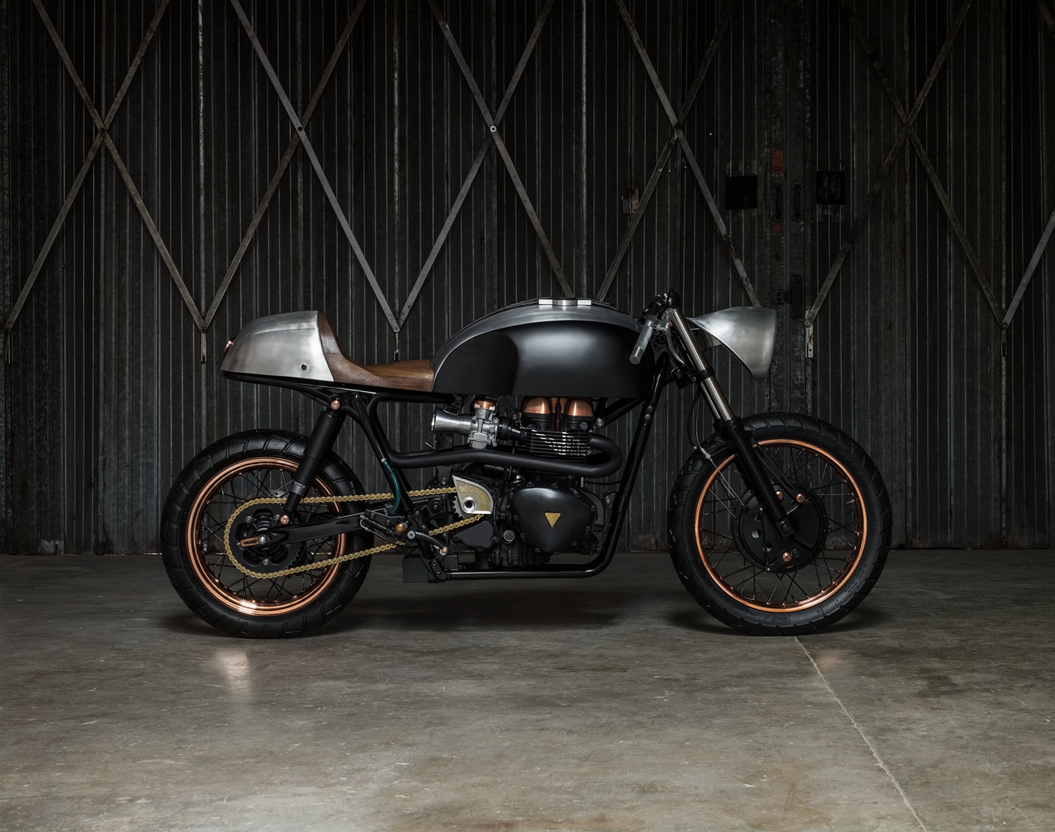 Welp Triumph Thruxton Cafe Racer by DMOL – BikeBound UM-52