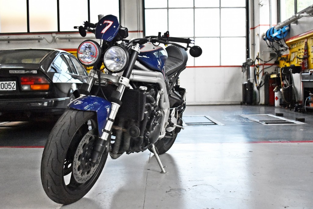 Custom Triumph Speed Triple Cafe Racer