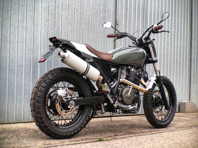 Suzuki DR800 Street Tracker by Andreas Soeser – BikeBound