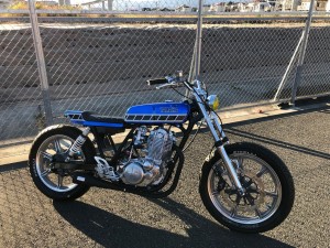 Yamaha SR400 Street Tracker