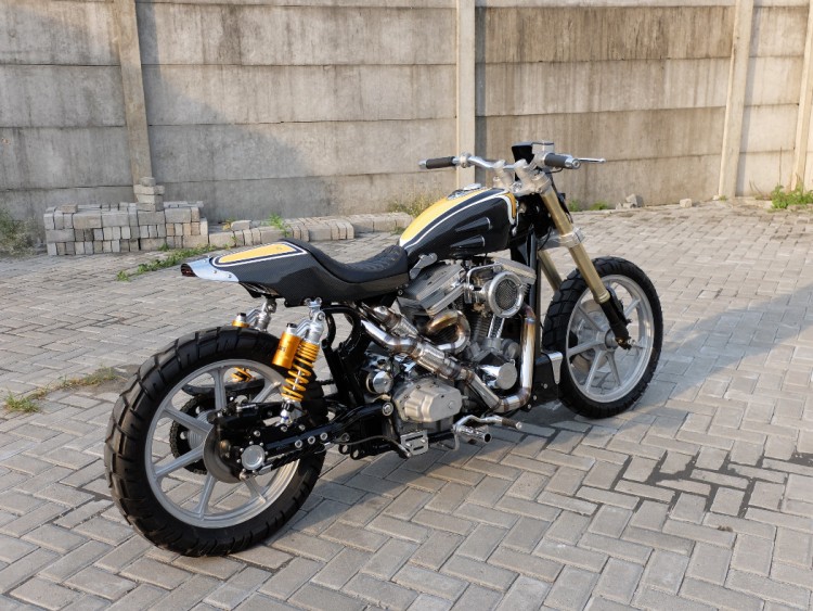 Lucky Me: Dyna Street Tracker by Robot Motorwork – BikeBound