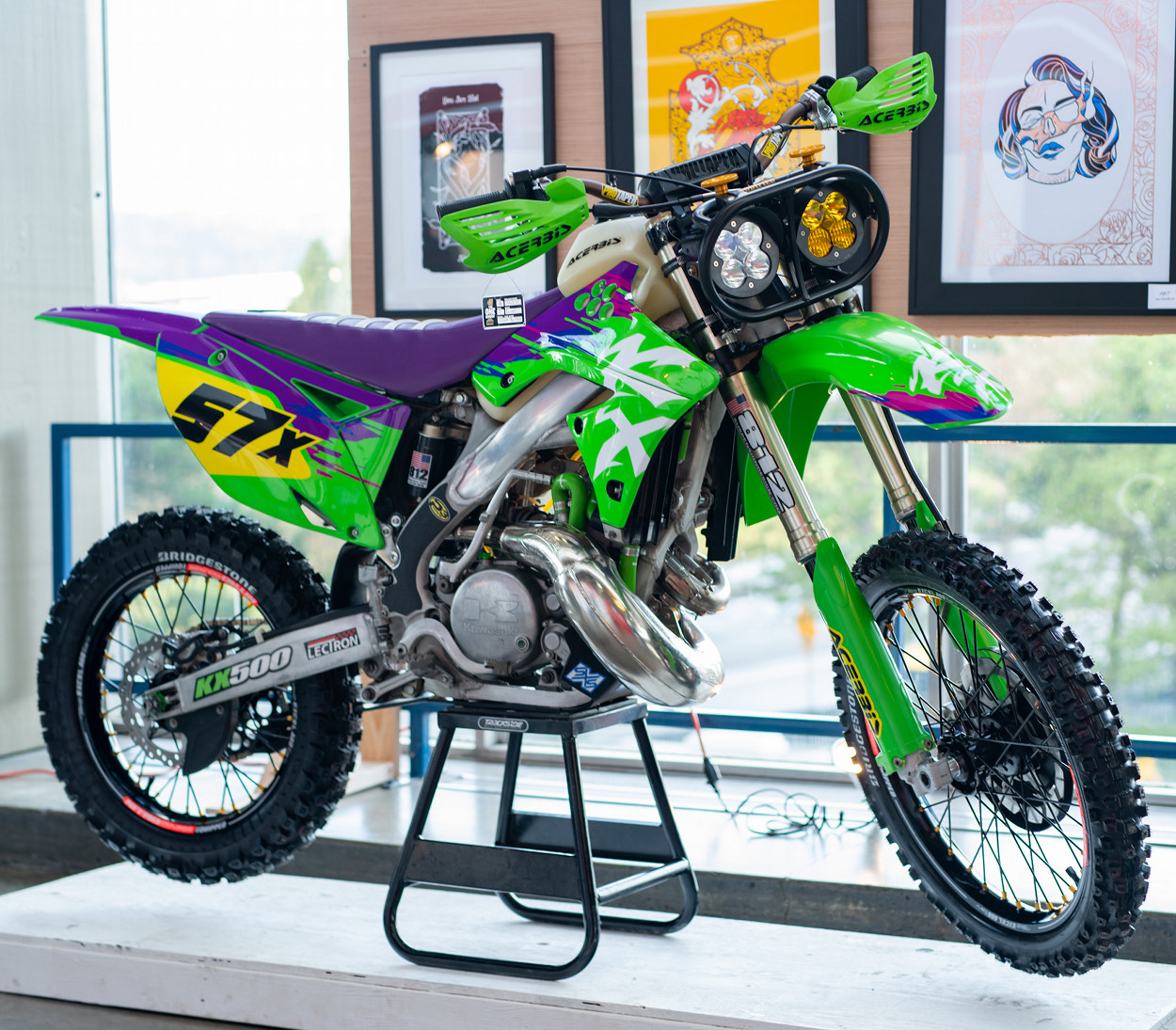 en Konvertere håndflade Modern Baja Tribute: Kawasaki KX500AF “Purple Monster” – BikeBound