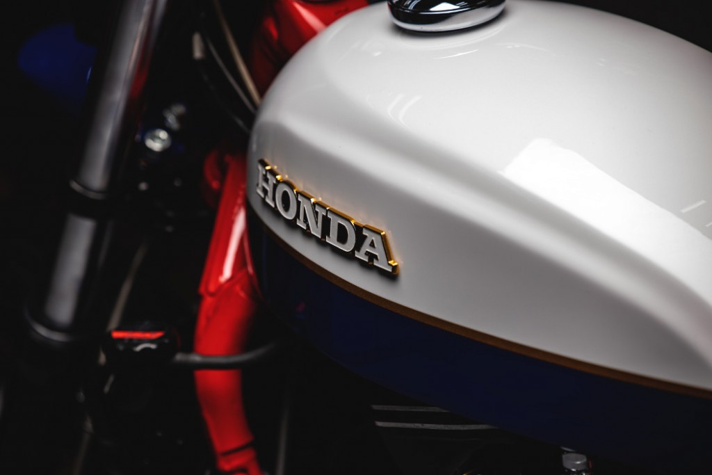 Honda V30 Magna Custom 