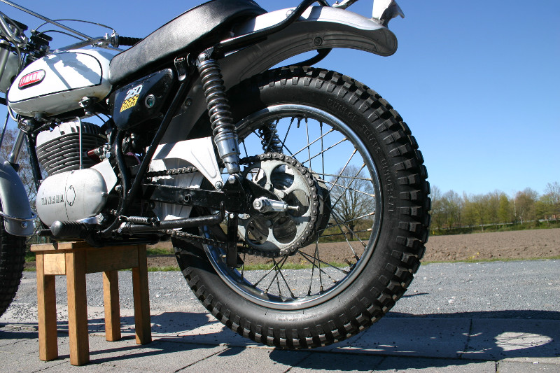 Das Motorrad 25/72 Yamaha DT 250 Schek BMW Wheelie