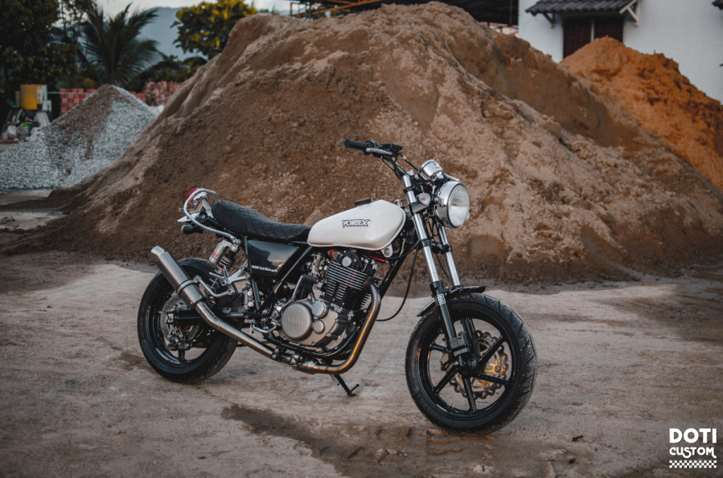 Yamaha SR400 Motard