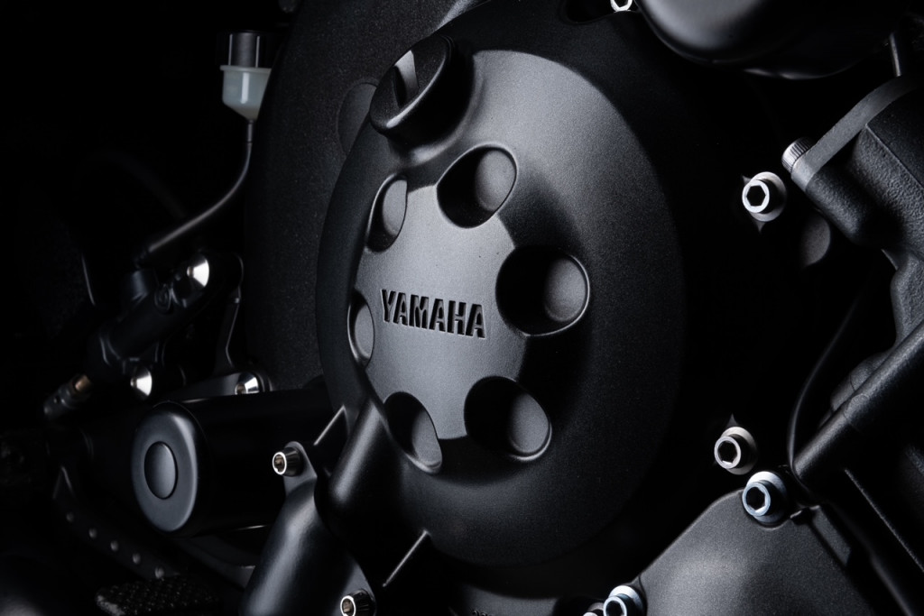 Naked Yamaha R1
