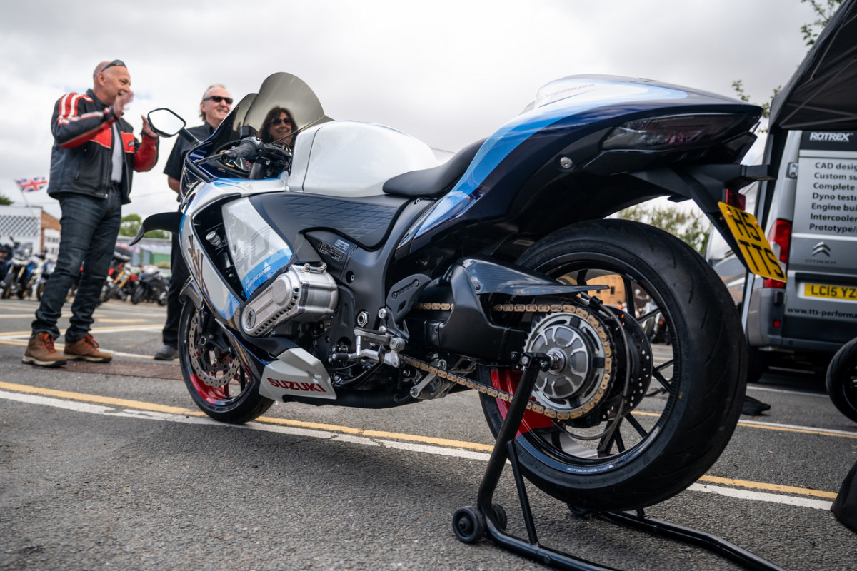 Superbusa Engine SuperBusa: 382-bhp Supercharged Hayabusa! – BikeBound
