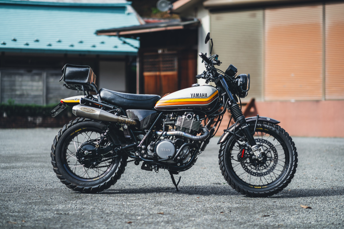 Yamaha SR400 “Café Scrambler” – BikeBound