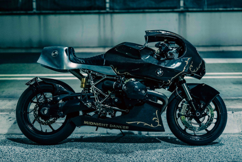 Carbon & Alloy: BMW HP2 Sport Custom – BikeBound