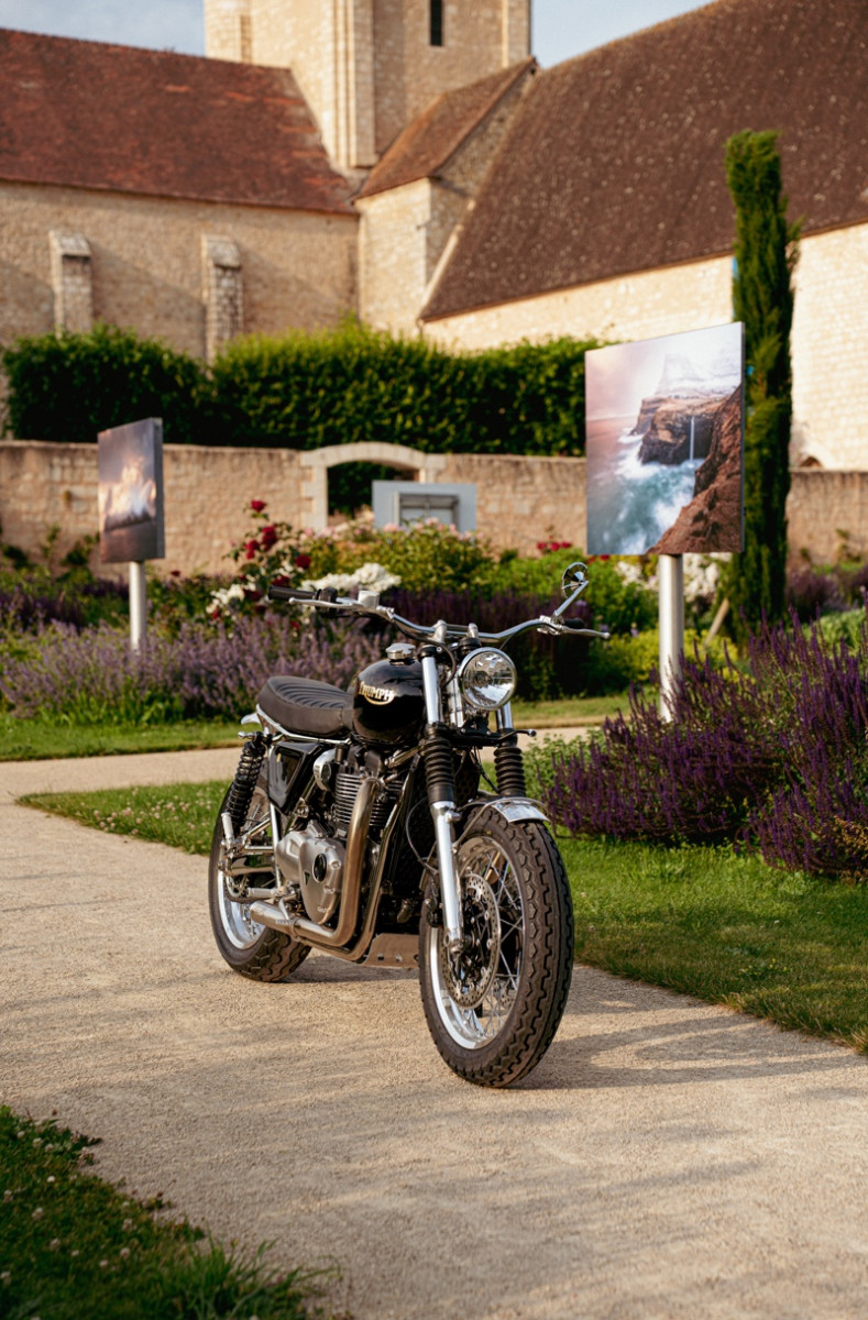 Retro Roadsters: Triumph “Ride and Chrome” Twins – BikeBound