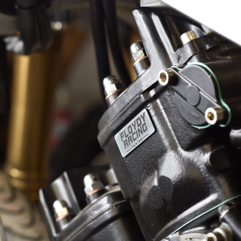 Naked Gamma: Custom Suzuki RG500 – BikeBound