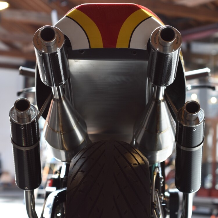 Naked Gamma: Custom Suzuki RG500 – BikeBound