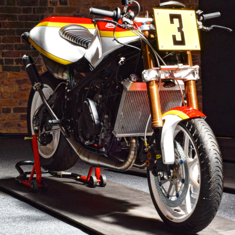 Naked Gamma: Custom Suzuki RG500 – BikeBound