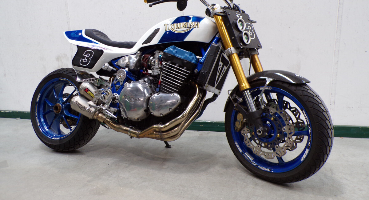 Triumph 955 Street Tracker