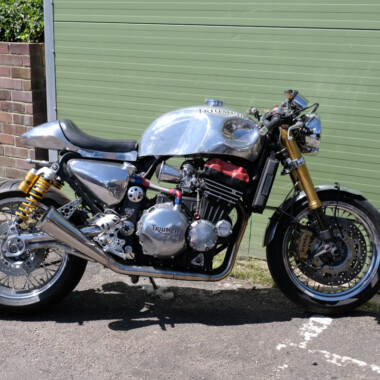 Triumph 955 Cafe Racer