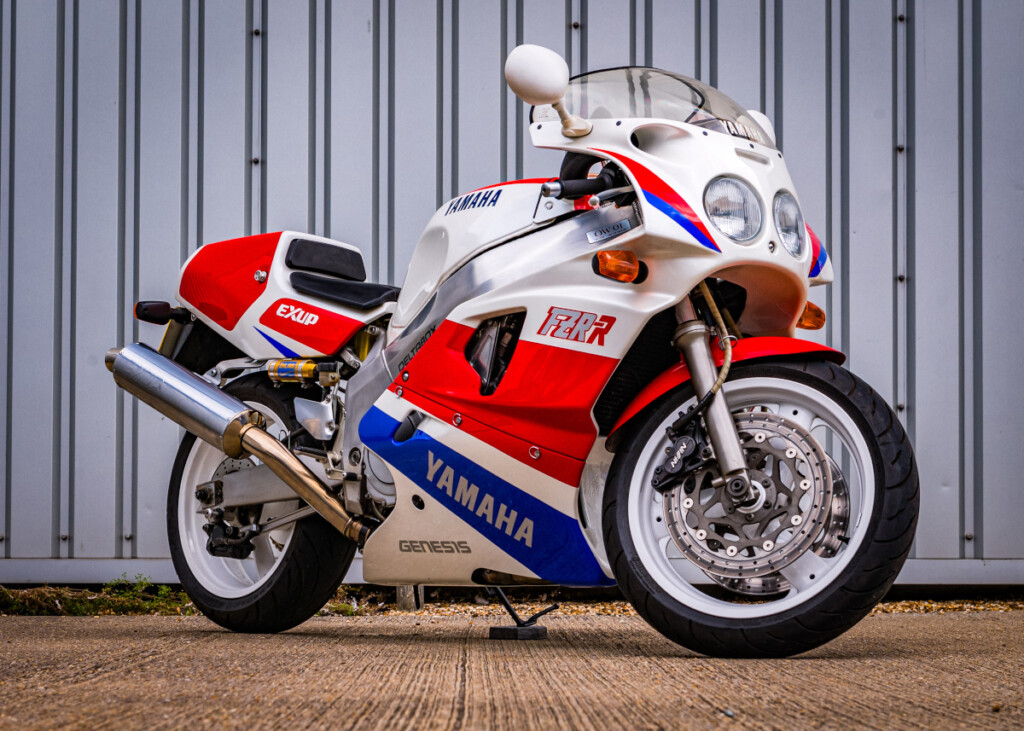 Yamaha FZR750R OW01