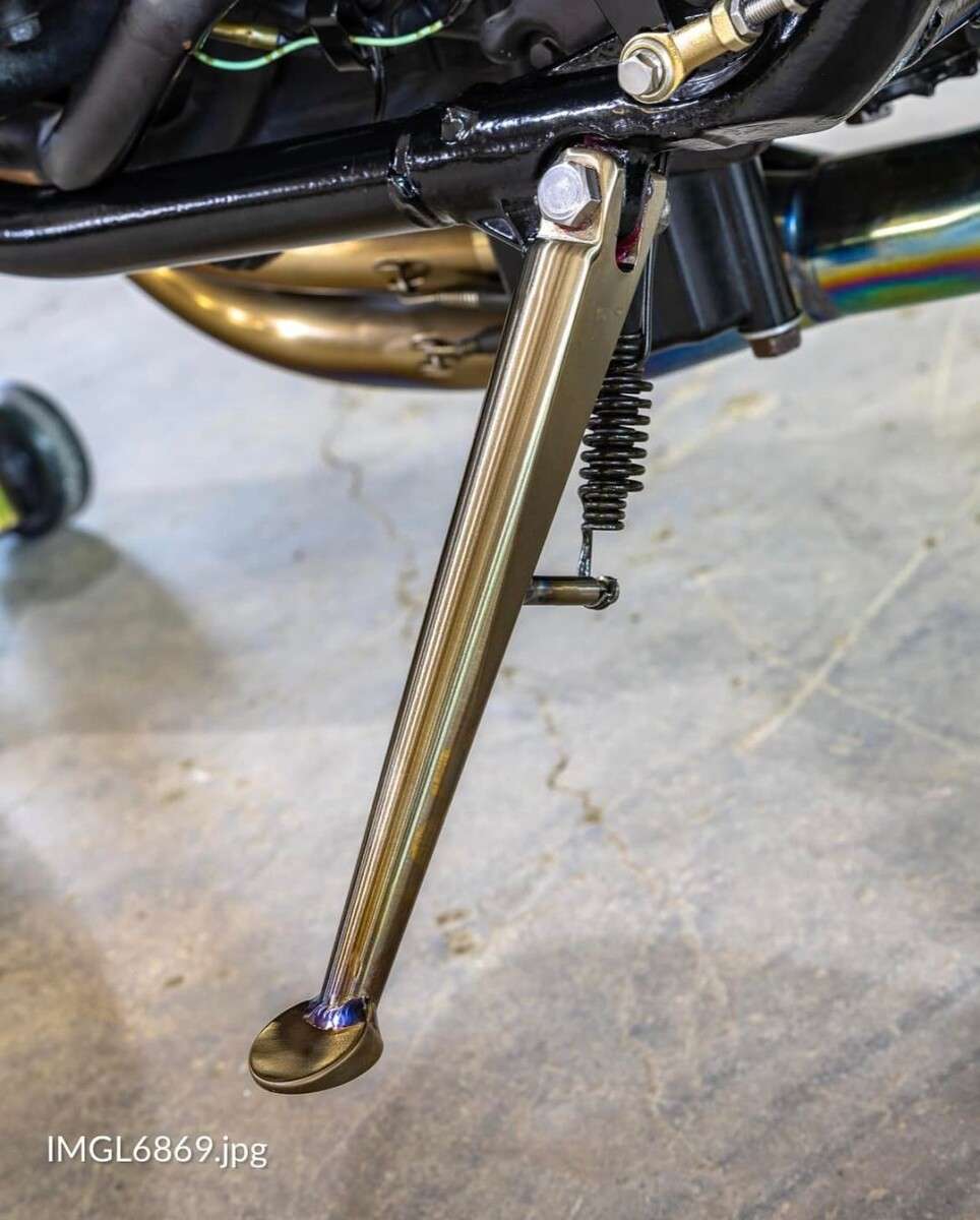 cafe racer kickstand - ALPHA: Kawasaki ZRX1200R Café Racer - BikeBound