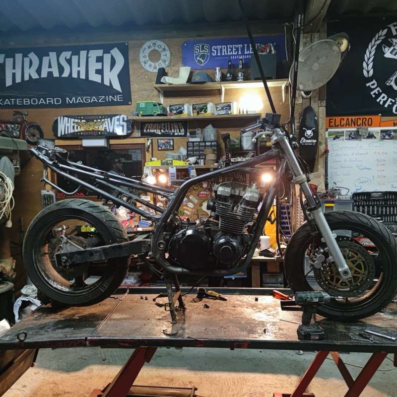 Kawasaki ZR7 Cafe Racer