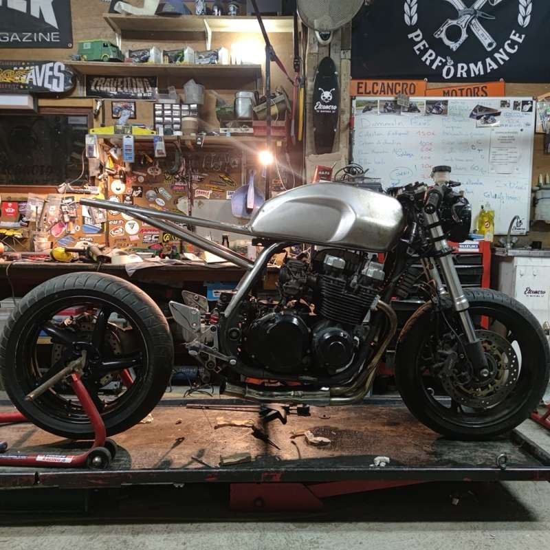 Kawasaki ZR7 Cafe Racer