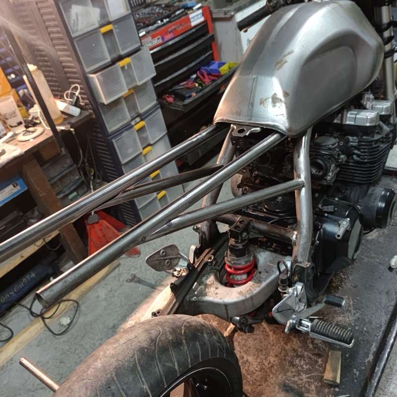 Kawasaki ZR7 Cafe Racer