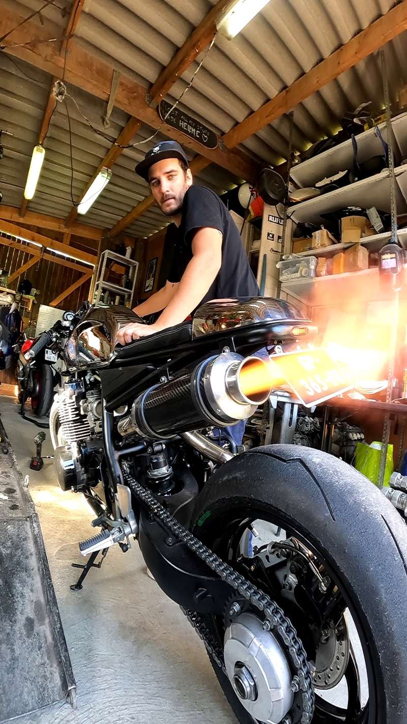Kawasaki ZR7 Cafe Racer