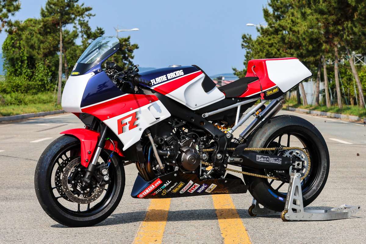 Retro Triple Yamaha X FZ900 Racer BikeBound
