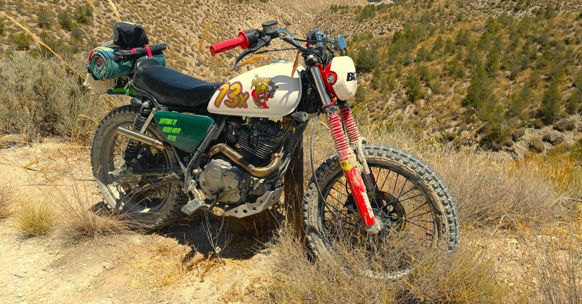 El Jalapeño: Suzuki GN125 Desert Sled – BikeBound