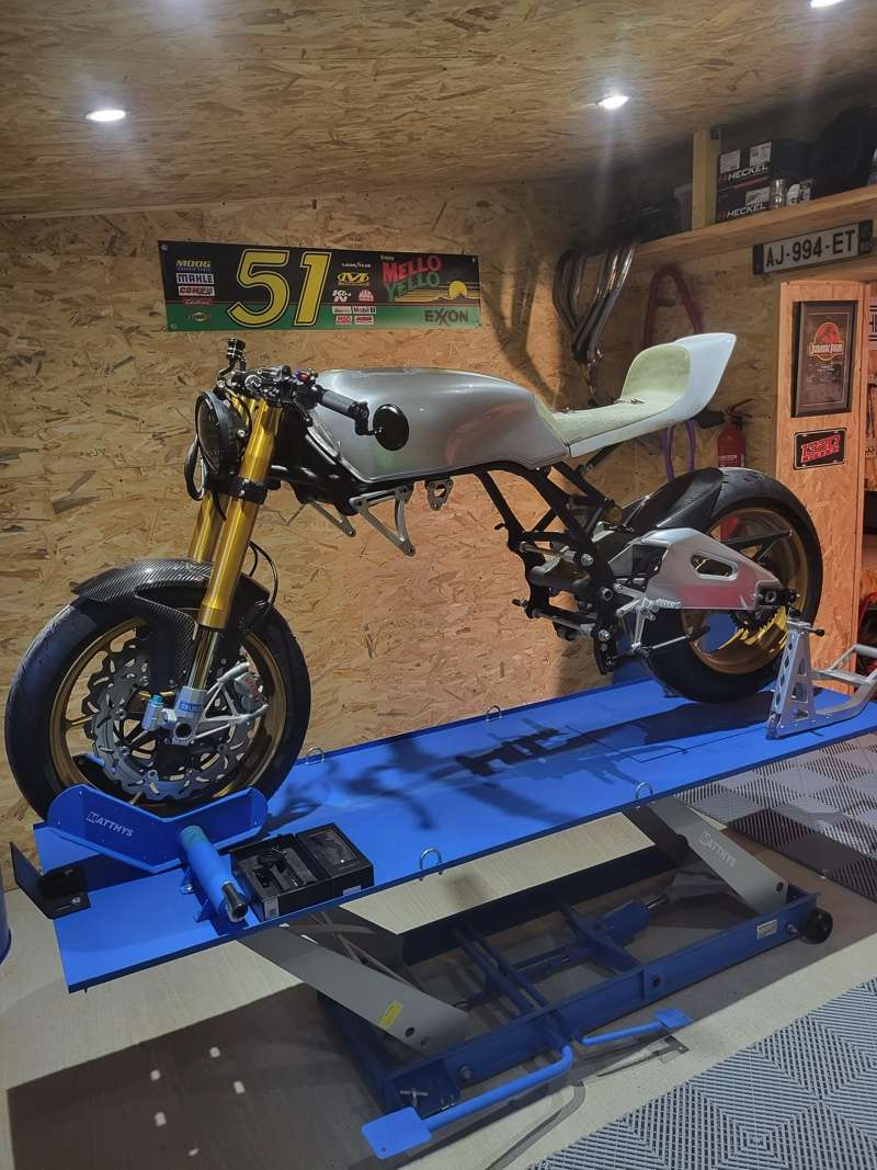 Honda CBX Restomod Cafe Racer