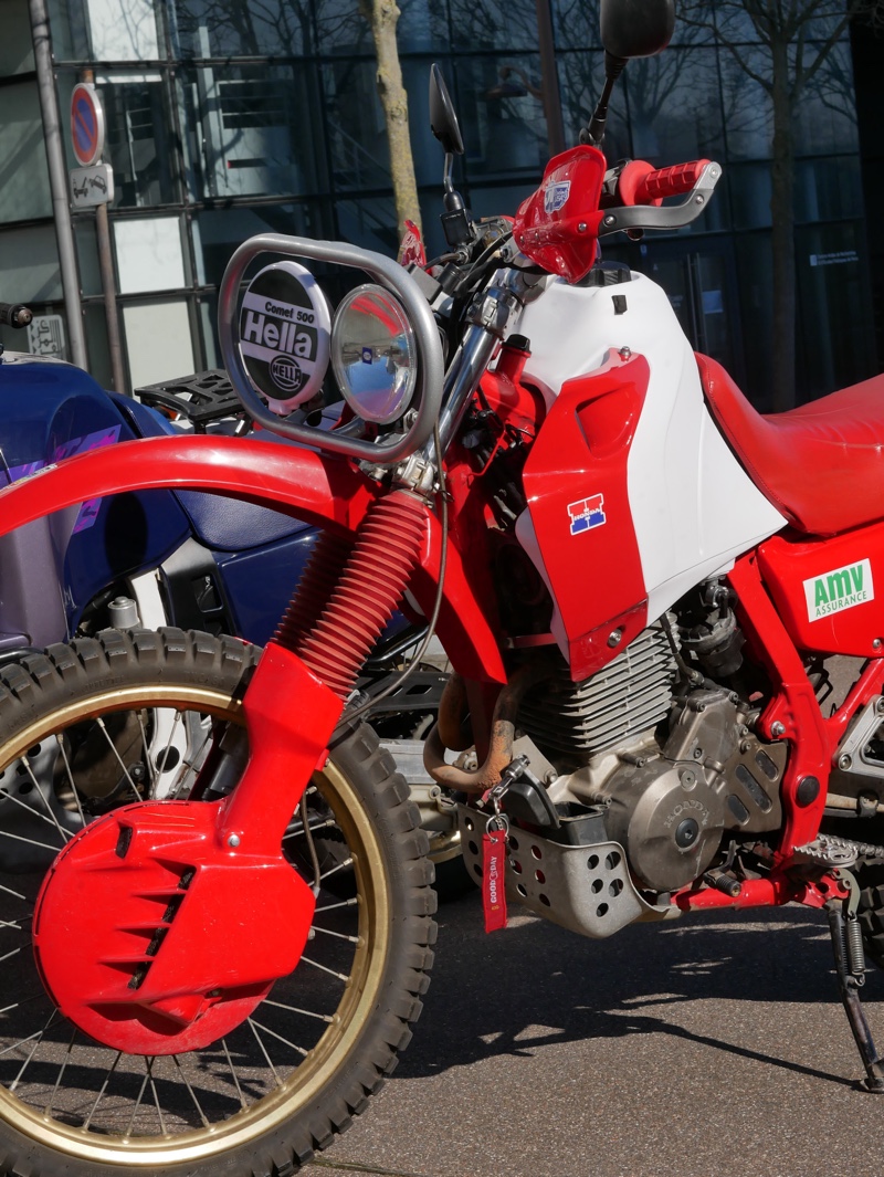 Honda NX650 Steel Dominator
