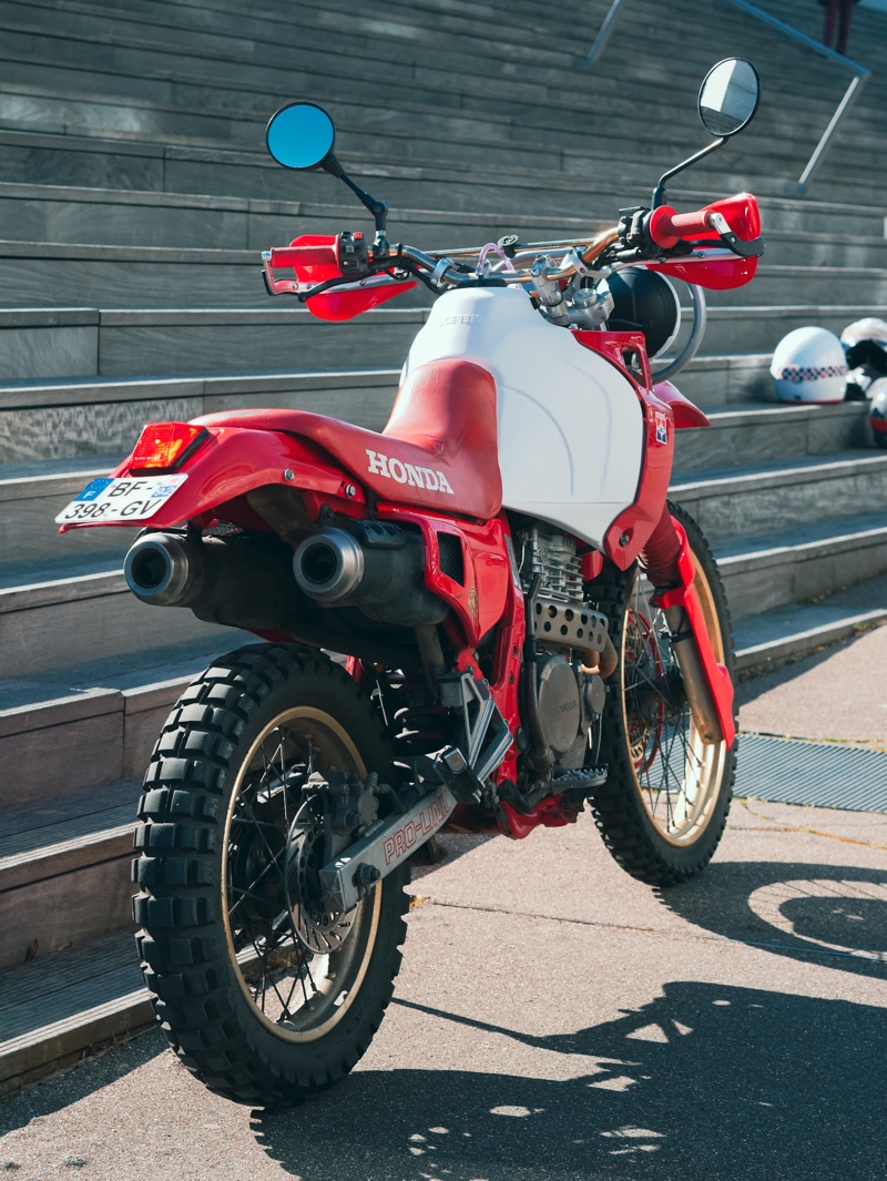 Honda NX650 Steel Dominator