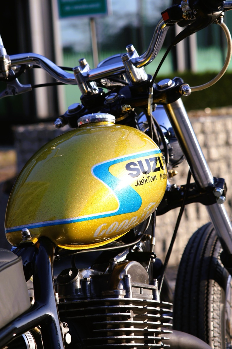 스즈키 GN400 Bobber