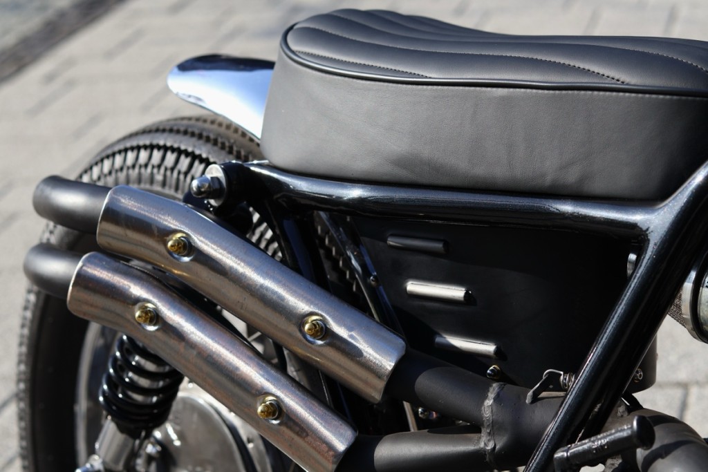 스즈키 GN400 Bobber
