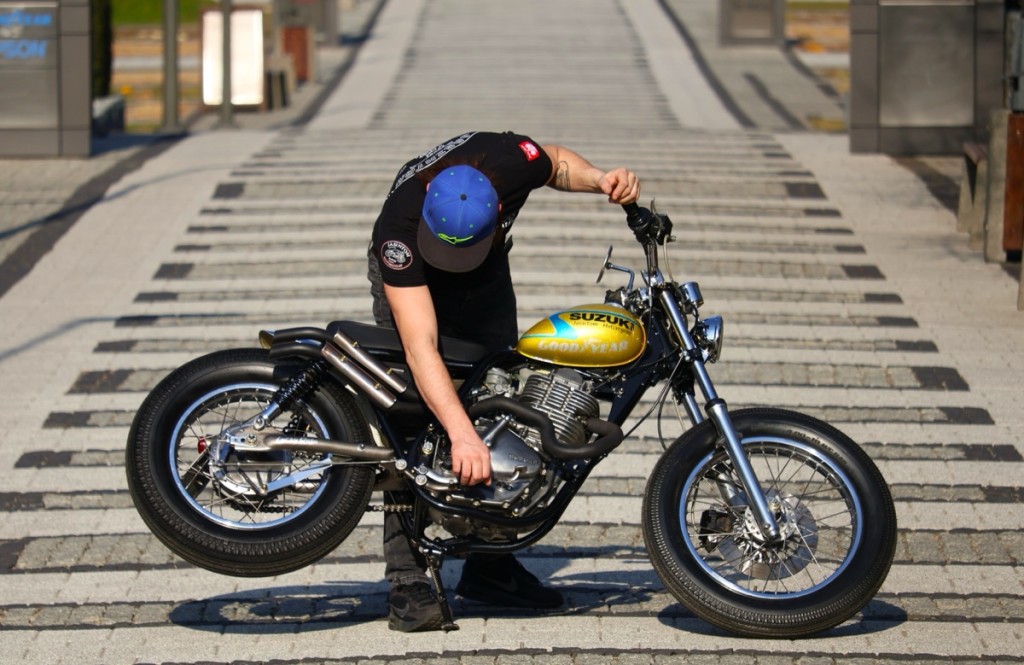 스즈키 GN400 Bobber