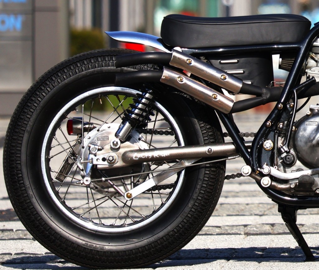 스즈키 GN400 Bobber