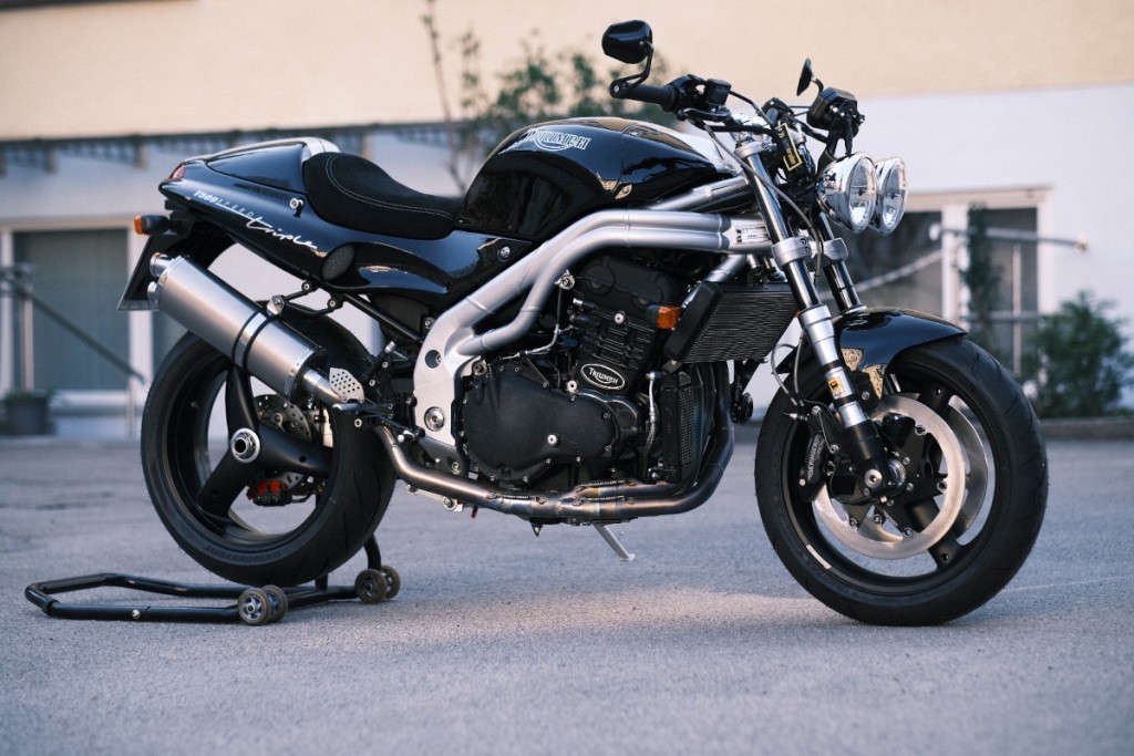 Triumph T509 Speed ​​Triple Restomod