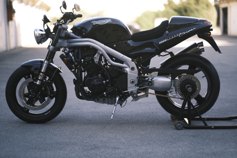 Triumph T509 Speed ​​Triple Restomod