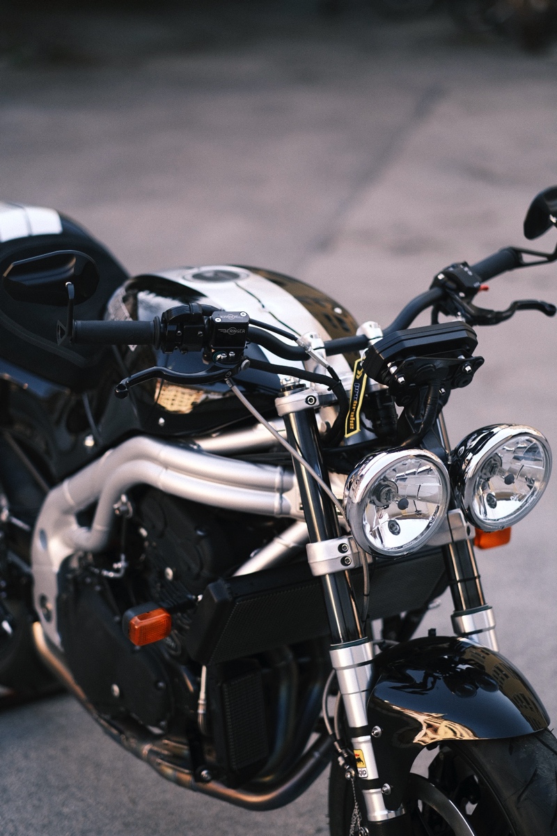 Triumph T509 Speed ​​Triple Restomod