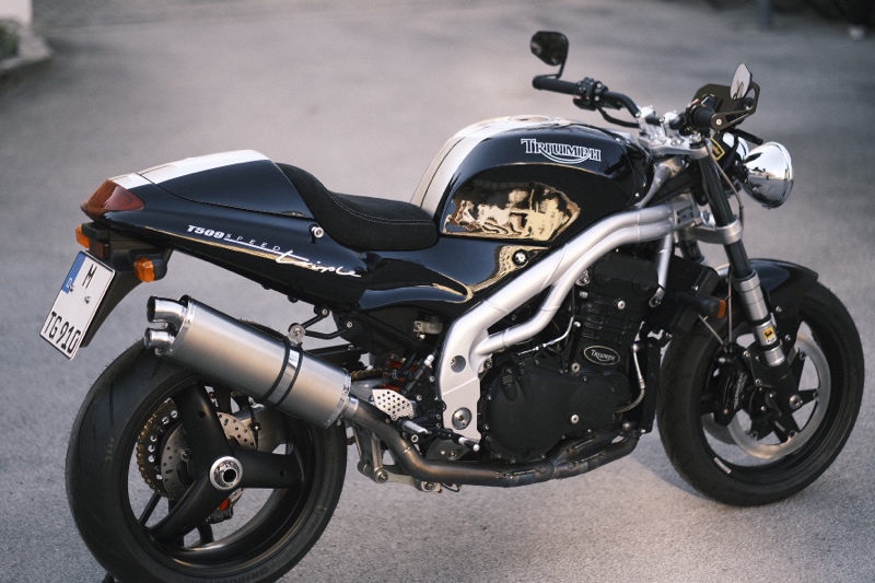 Triumph T509 Speed ​​Triple Restomod