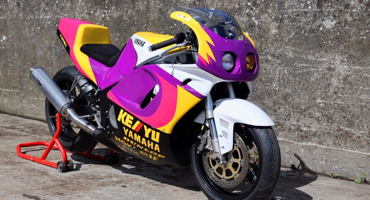 Yamaha FZR750 Restomod