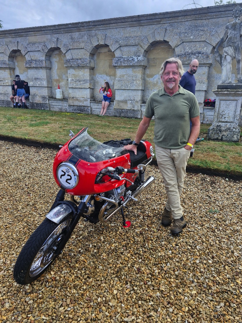 Moto Guzzi V7 Cafe Racer