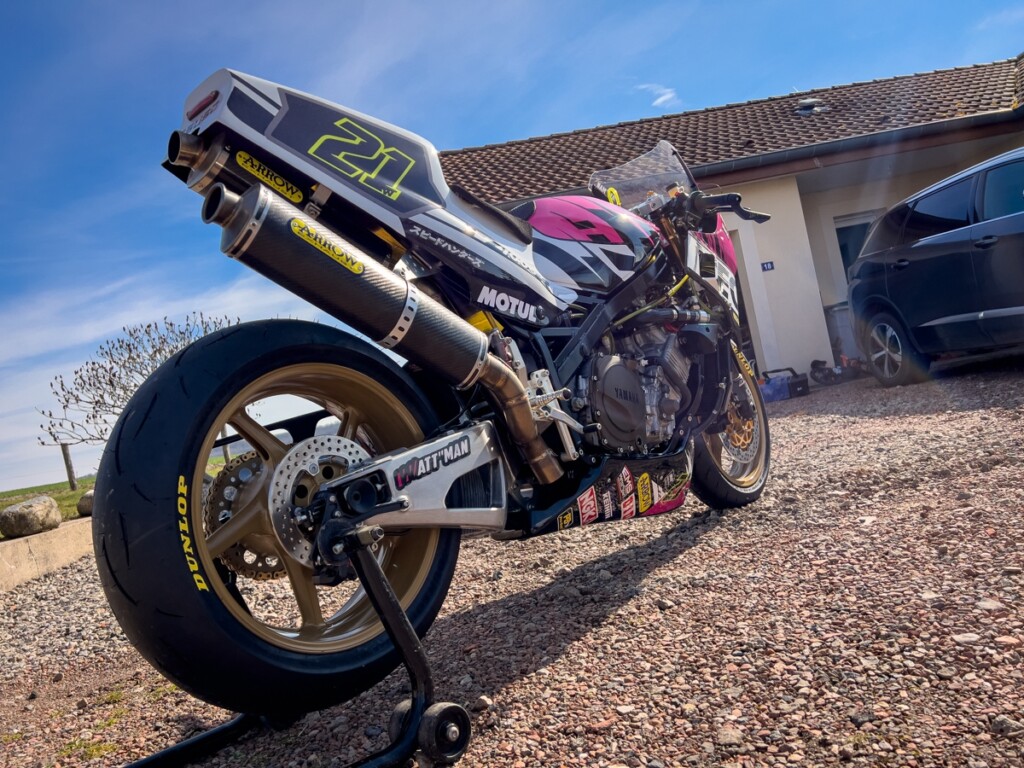 Yamaha FZ1000R Restomod