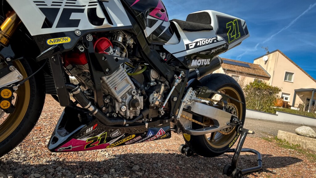 Yamaha FZ1000R Restomod