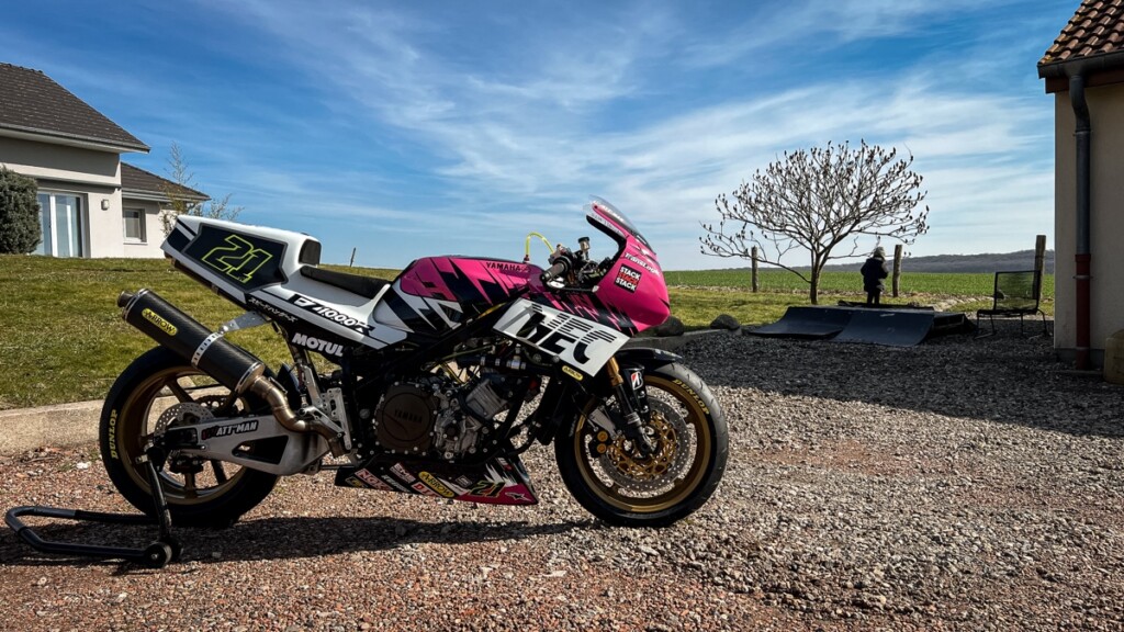 Yamaha FZ1000R Restomod