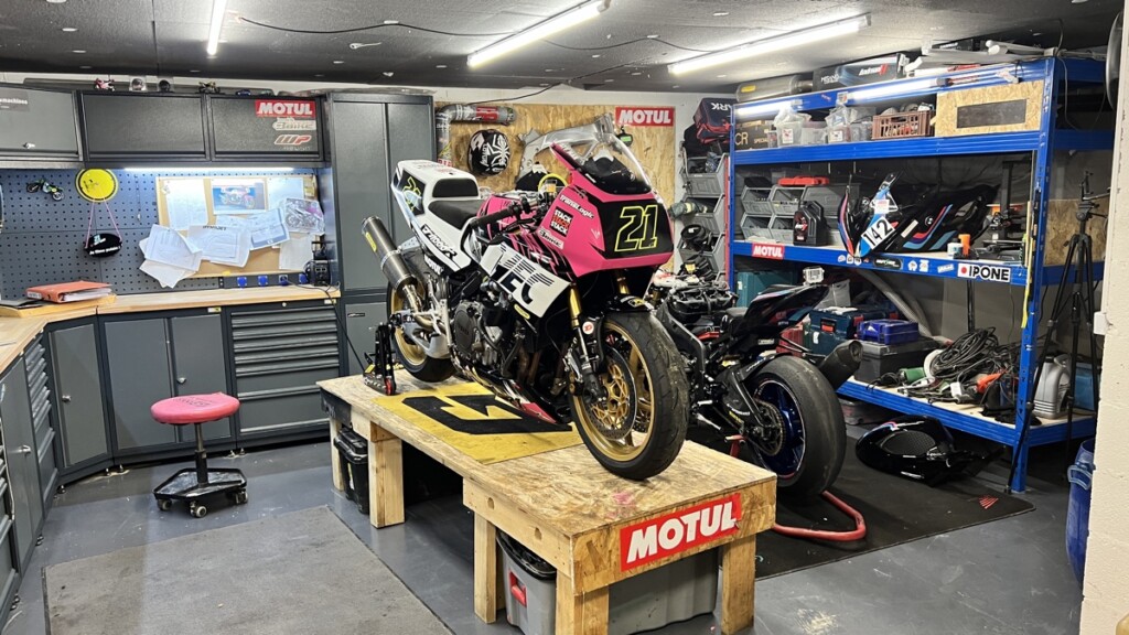 Yamaha FZ1000R Restomod