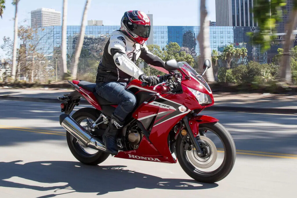 Review & Specs: Honda CBR300R – BikeBound