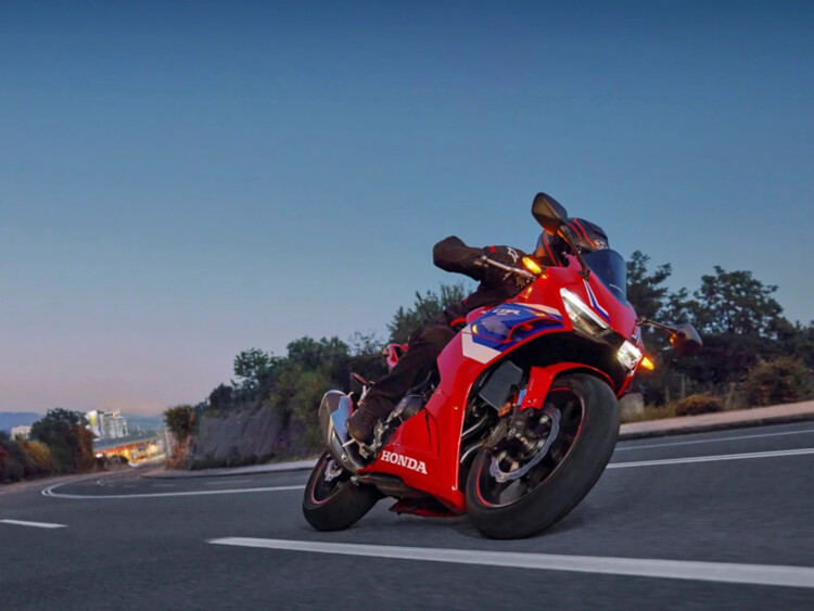 Review & Specs: Honda CBR500R – BikeBound