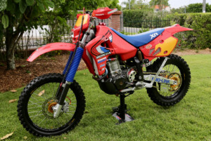 Big Red Pig: Honda XR650R Restomod – BikeBound
