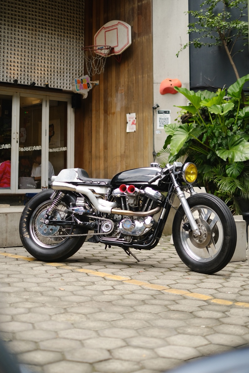 XL1200 Cafe Racer