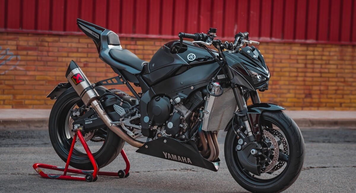 Yamaha R1 Streetfighter