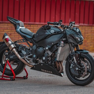Yamaha R1 Streetfighter